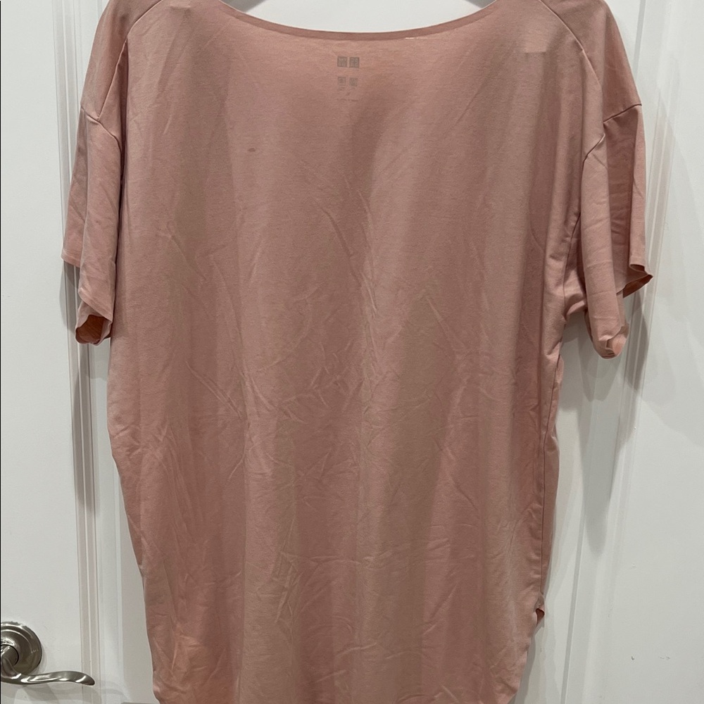 Uniqlo Soft Pink V-Neck Short Sleeve Tee - Picture 3 of 3